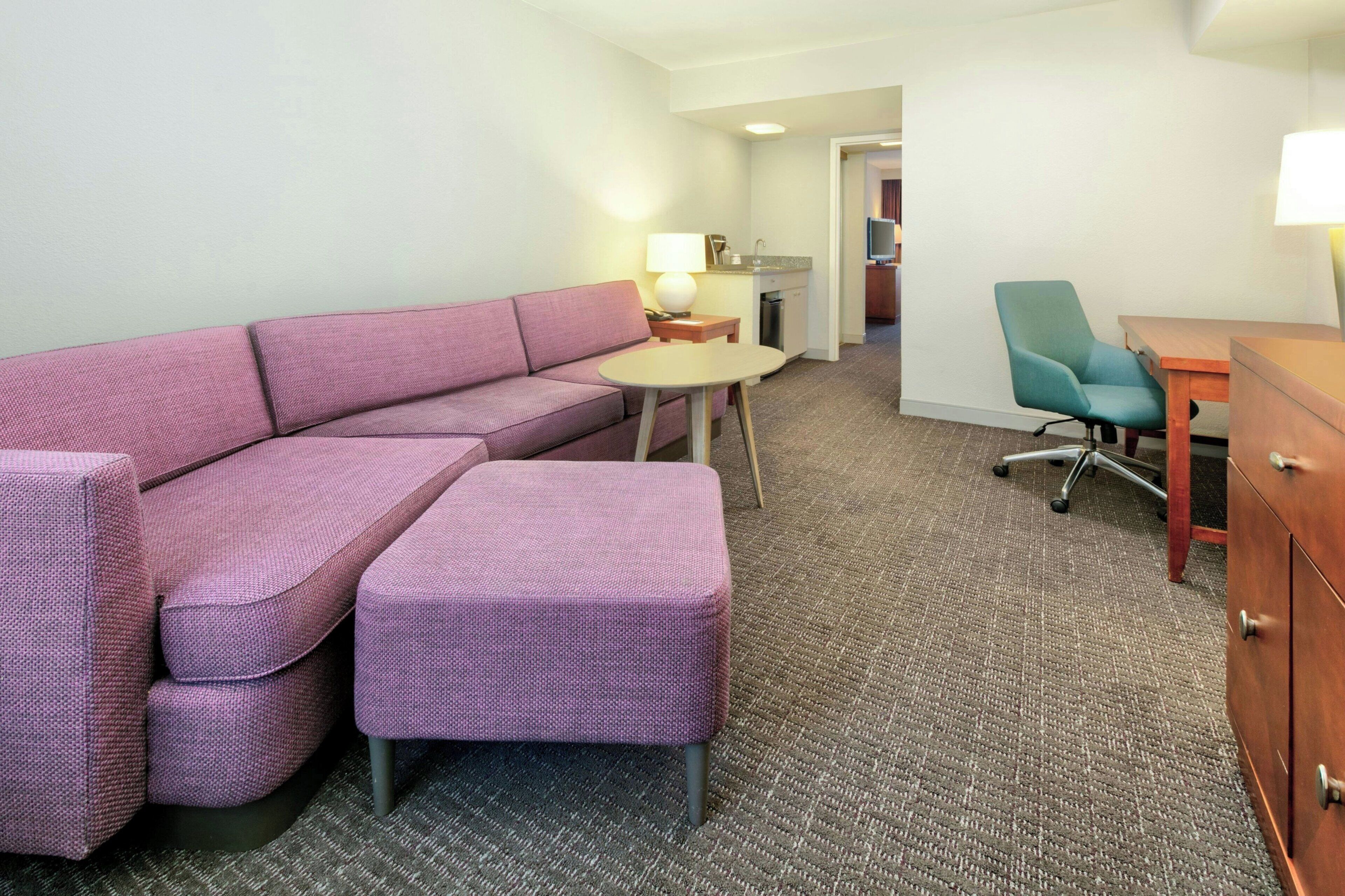 Televisión LCD de 37 pulgadas con canales por cable, una televisión