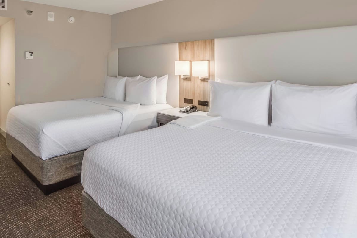 Ropa de cama de alta calidad y escritorio