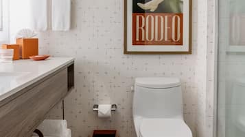 Articles de toilette gratuits, sèche-cheveux, serviettes fournies