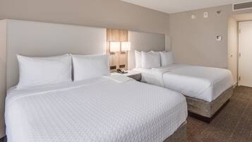 尊荣客房, 2 张大床 (Walk-In Shower) | 高档床上用品、办公桌、笔记本电脑工作区、熨斗/熨衣板