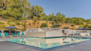 Piscina externa sazonal