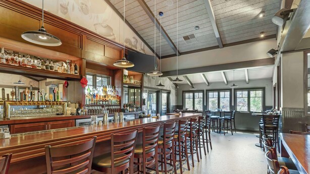 A bar area with multiple seating options and a well-stocked bar counter. - Best Western Plus Novato Oaks Inn (Novato)