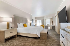 Deluxe Room, 1 King Bed, Non Smoking, Refrigerator (Shower Only)