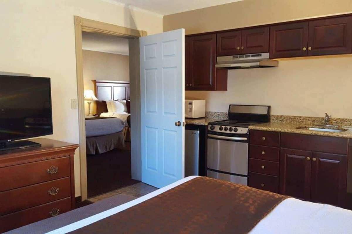 Postazione laptop, ferro/asse da stiro, Wi-Fi (a pagamento), lenzuola