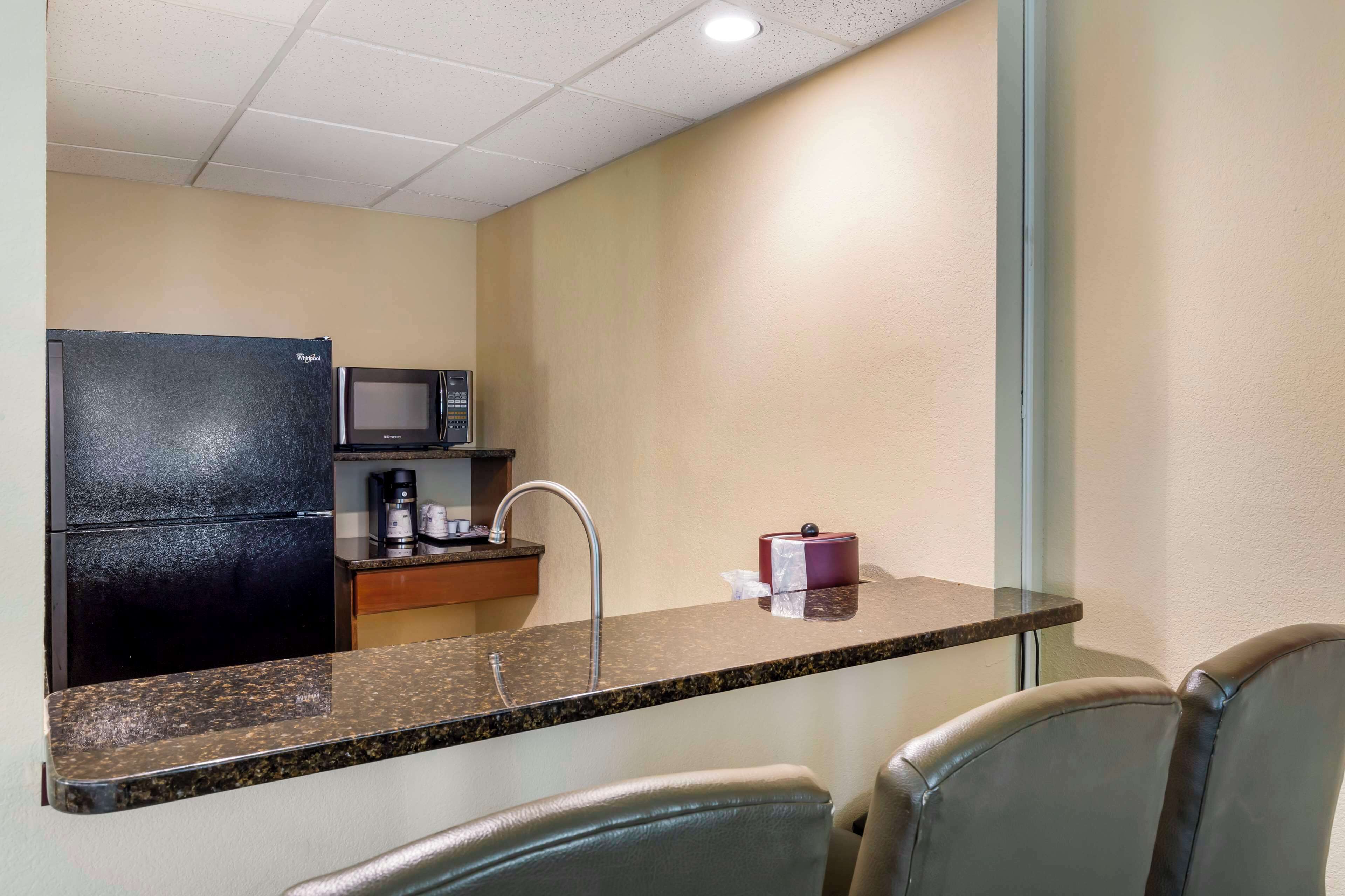 standard room, 1 king bed, non smoking, refrigerator & microwave (with sofabed) | 1 bedroom, in-room safe, desk, laptop workspace