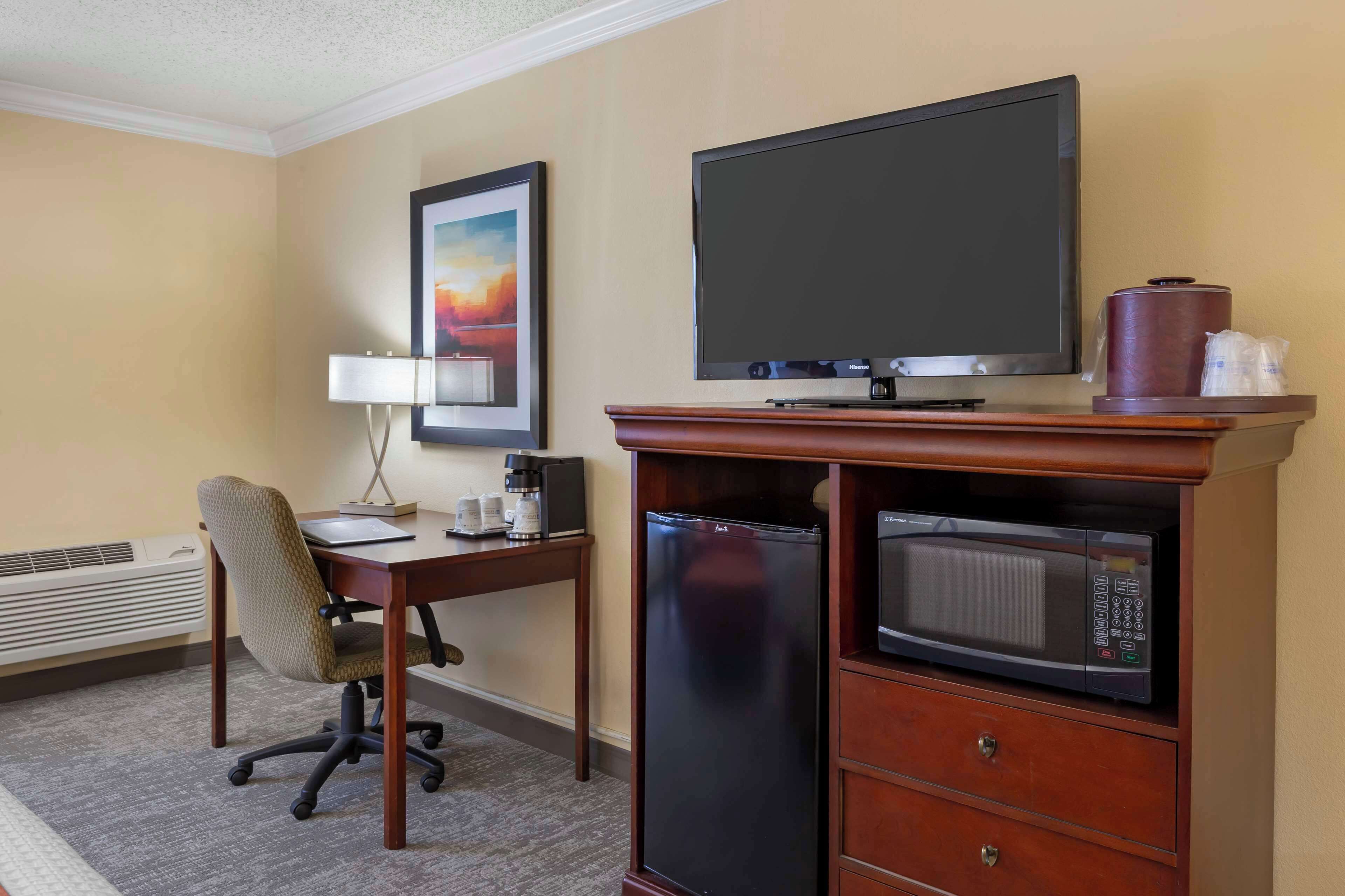 1 bedroom, in-room safe, desk, laptop workspace