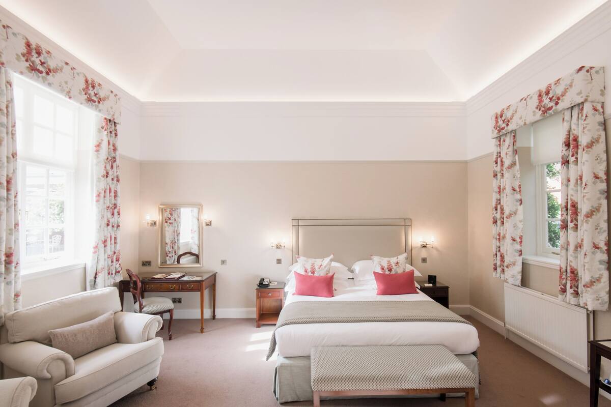 Premium bedding, in-room safe, desk, blackout drapes