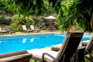 Indoor pool, seasonal outdoor pool, sun loungers