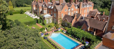 Indoor pool, seasonal outdoor pool, pool loungers