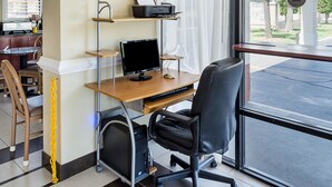 A small office space with a desk, computer, and chair. - Rodeway Inn Panama City (Panama City)