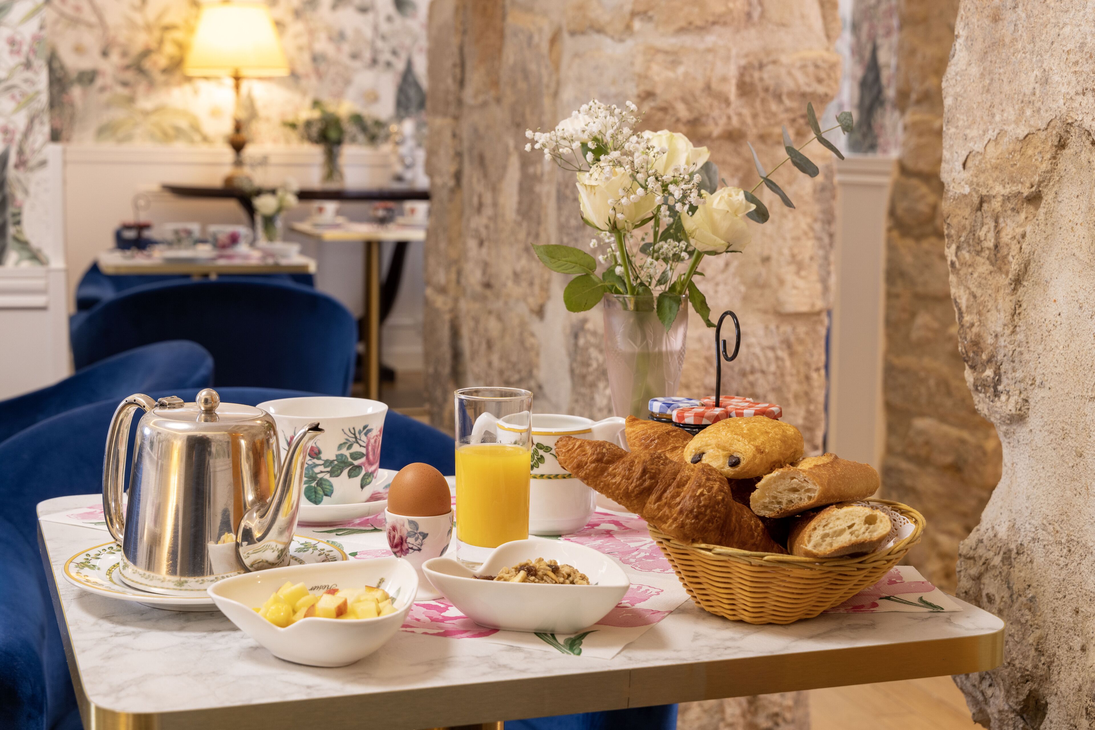 daily continental breakfast (eur 18 per person)