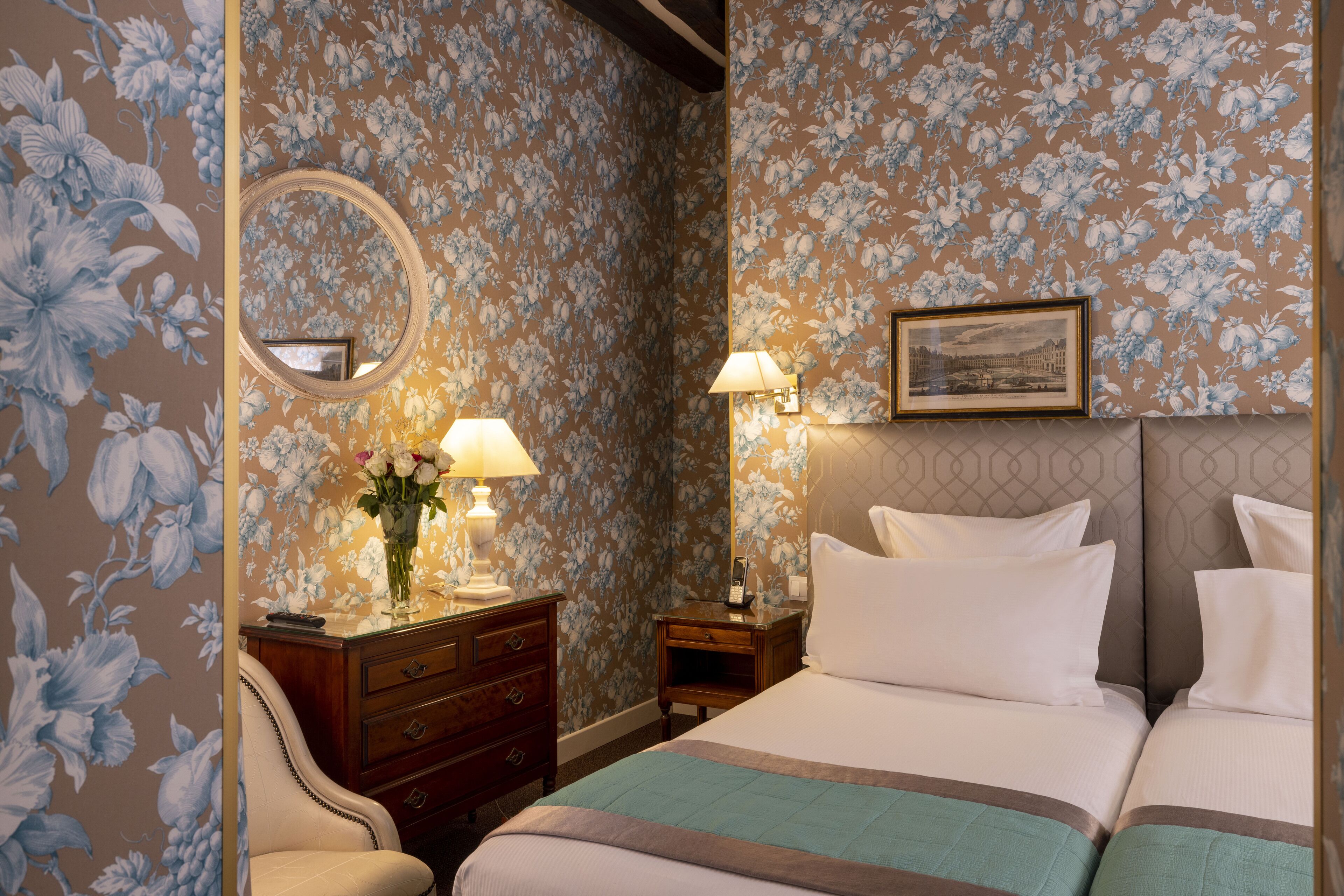 suite, bathtub, courtyard view | premium bedding, minibar, in-room safe, individually decorated