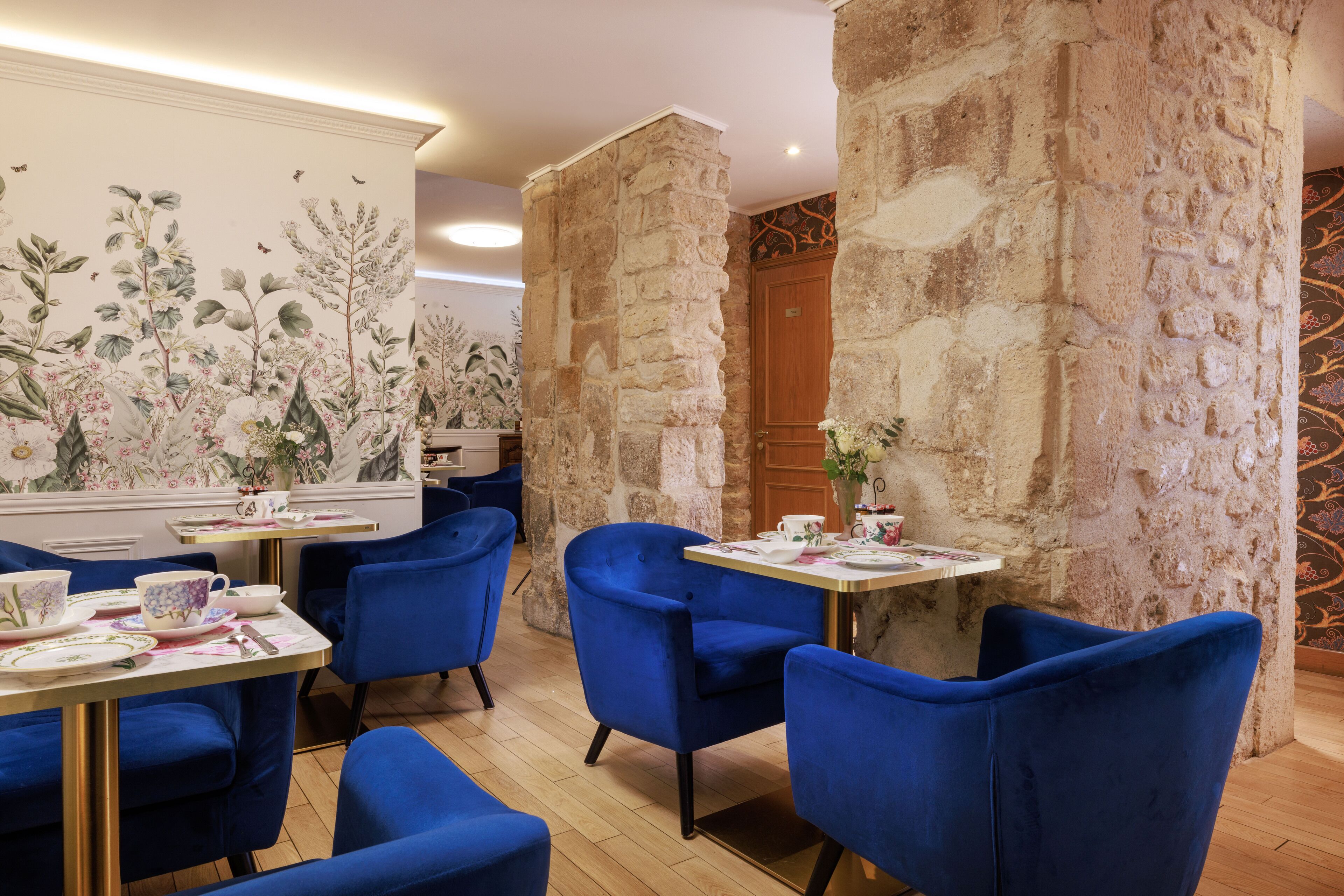 daily continental breakfast (eur 18 per person)