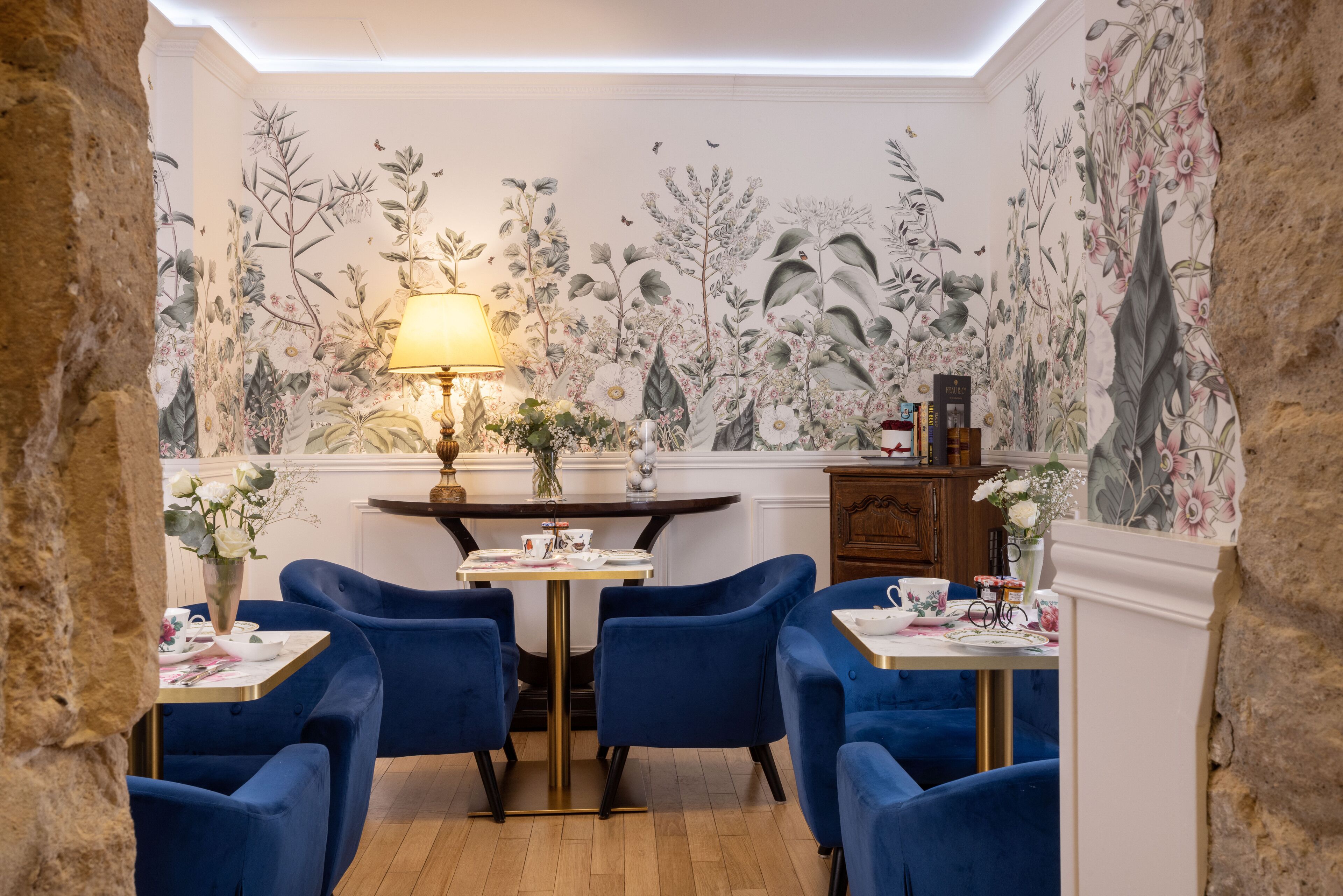 daily continental breakfast (eur 18 per person)