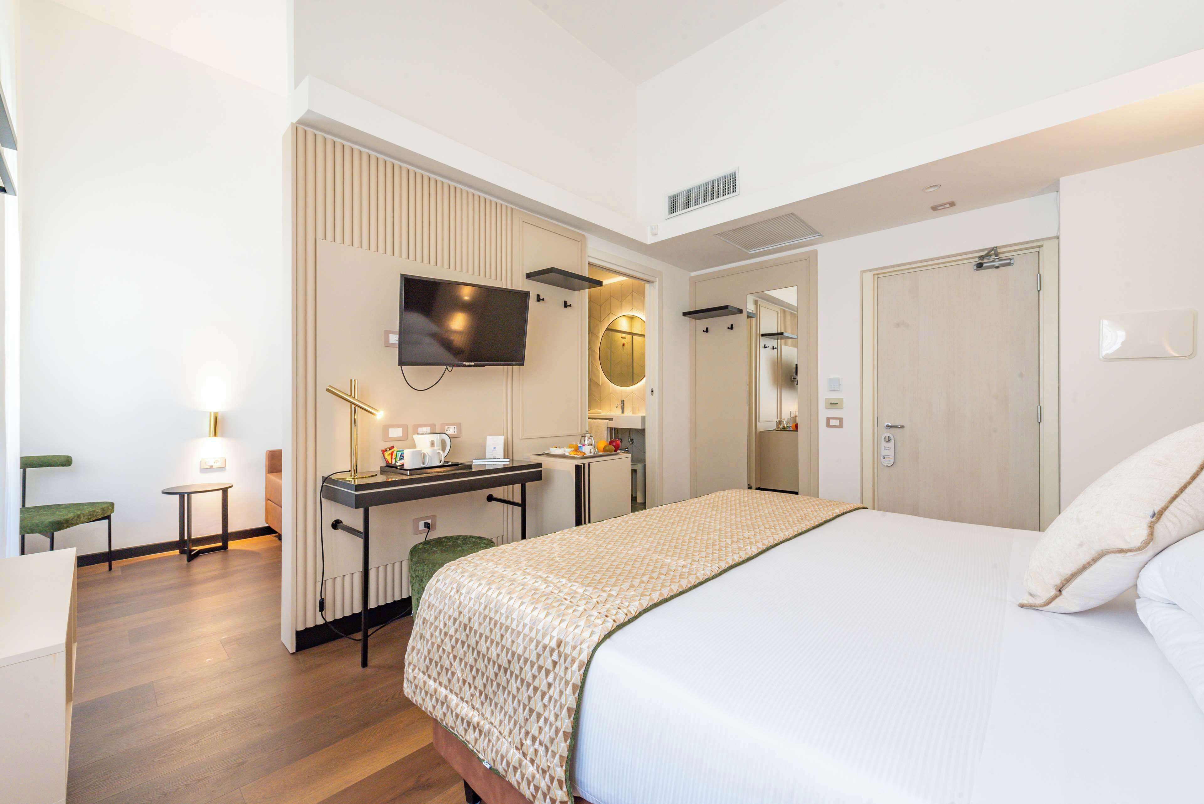 Suite – junior, 1 kingsize-seng, ikke-røyk (with Single Sofabed) | Minibar, skrivebord, ekstrasenger (mot et tillegg) og wi-fi (inkludert)