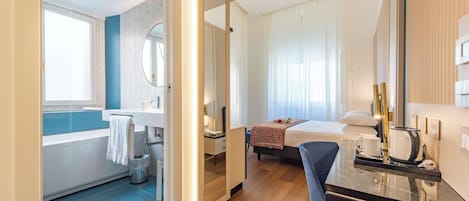 Chambre Deluxe, 1 trÚs grand lit, non-fumeurs | 1 chambre, minibar, bureau, lits pliants/supplémentaires