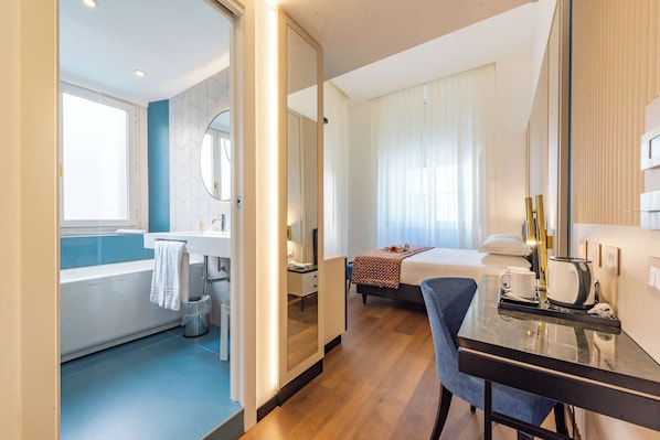 Deluxe-Zimmer, 1 King-Bett, Nichtraucher | Minibar, Schreibtisch, Zustellbetten, kostenloses WLAN