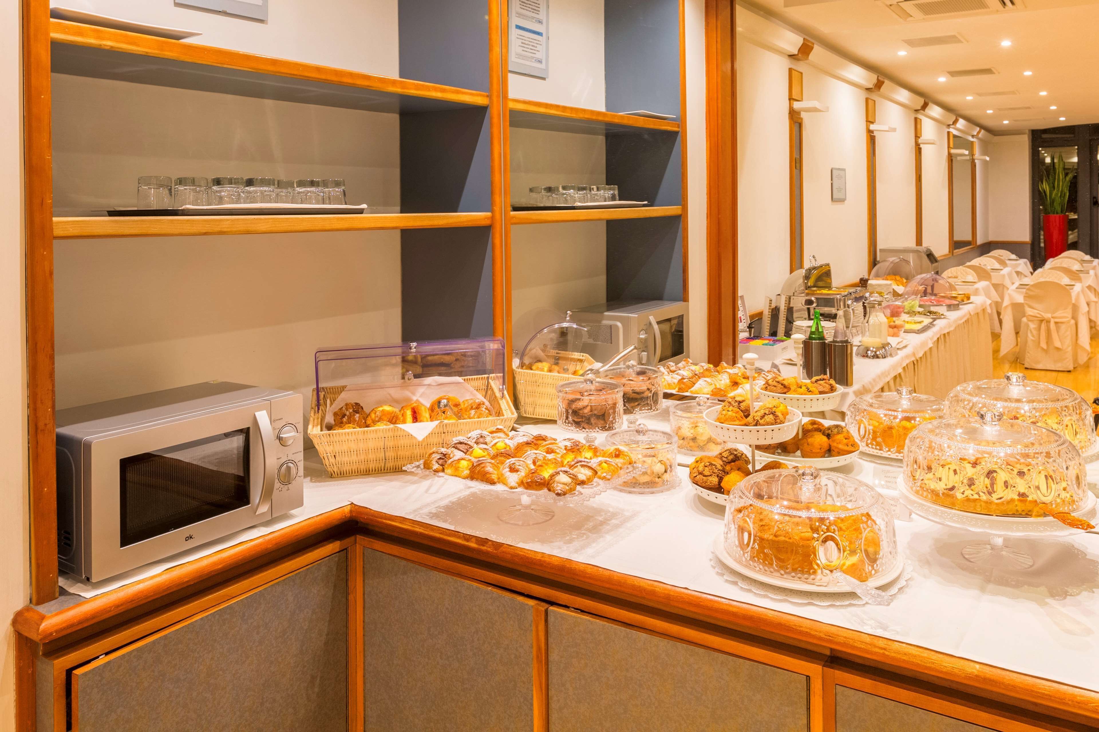 Desayuno buffet (EUR 15 por persona) 