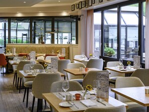 Breakfast, lunch served; international cuisine, al fresco dining 