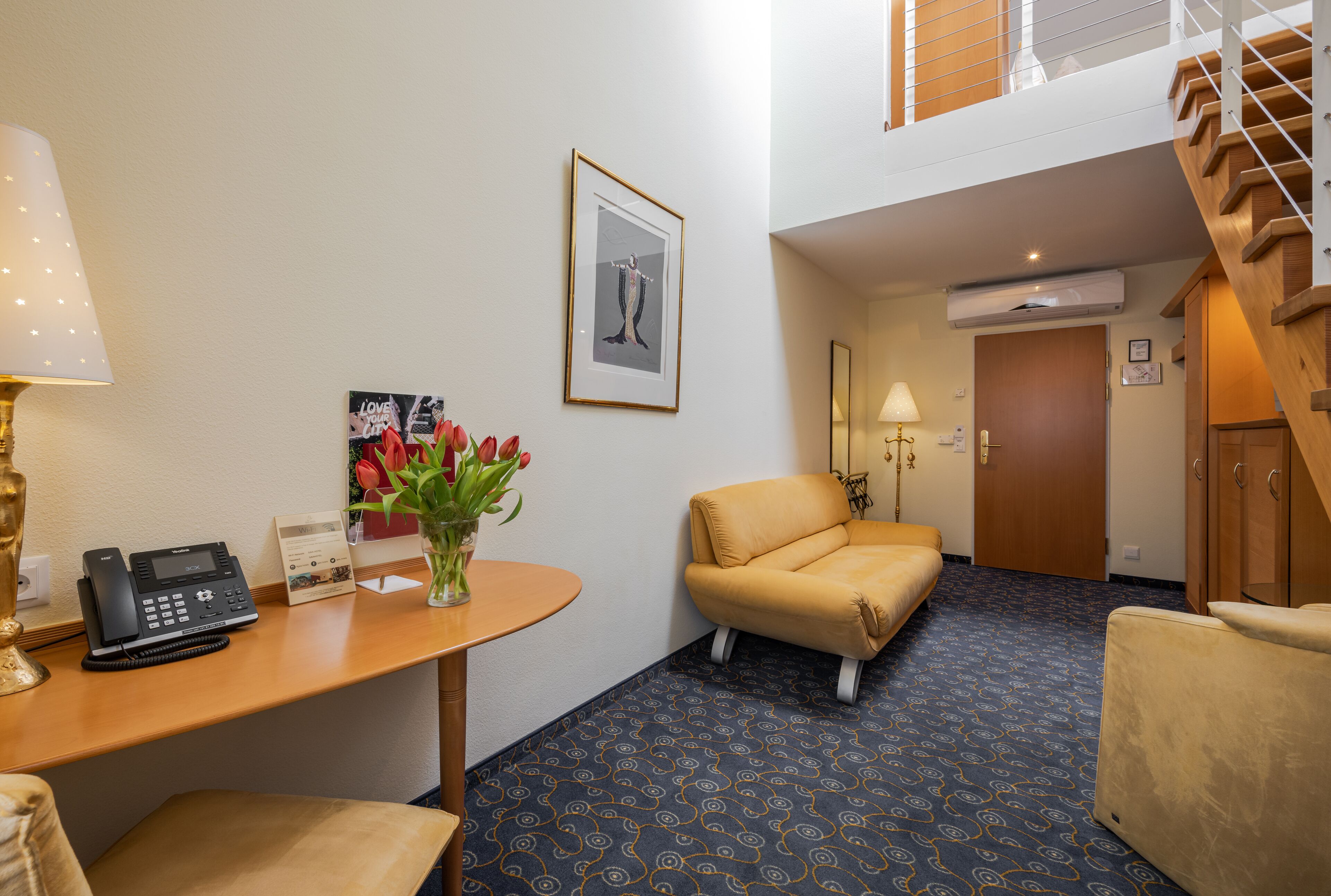 superior twin room, 2 single beds | living area | flat-screen tv