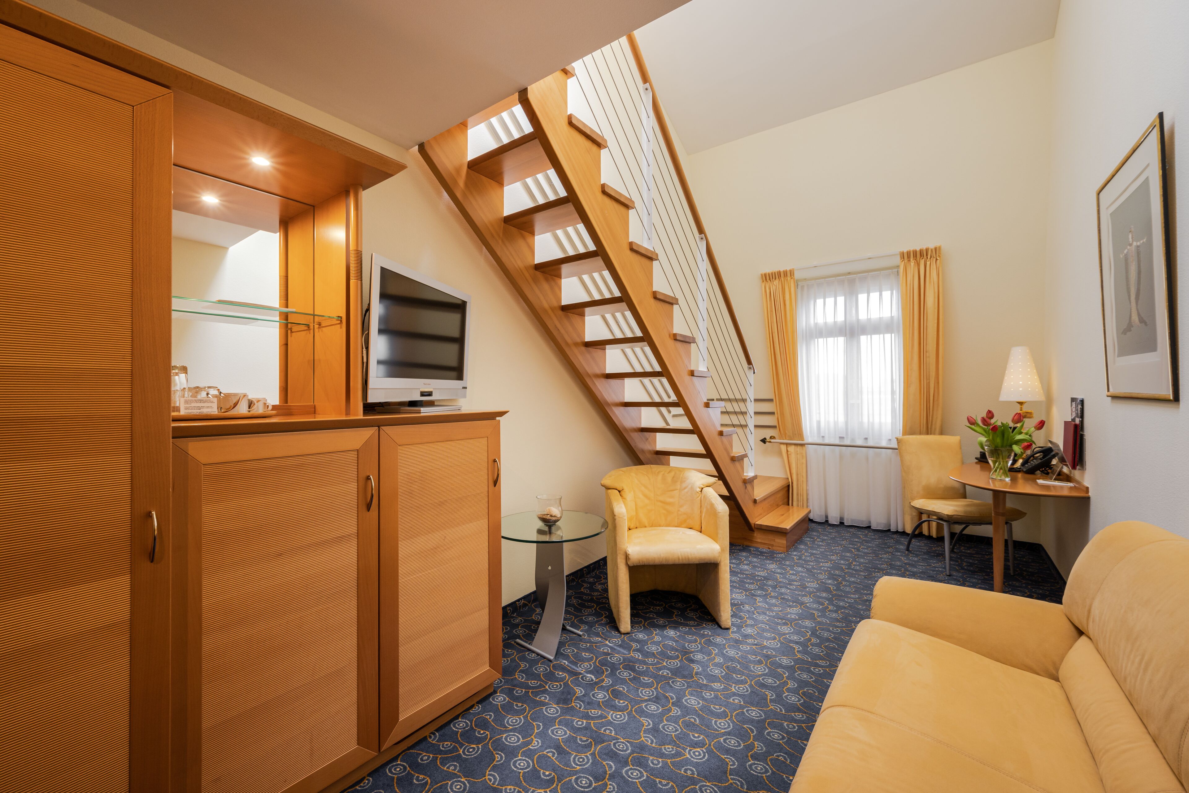 superior twin room, 2 single beds | living area | flat-screen tv