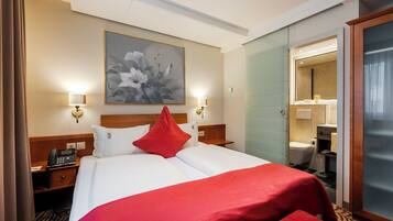 Premium bedding, free minibar, in-room safe, desk