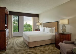Premium bedding, in-room safe, desk, laptop workspace - DoubleTree by Hilton Houston Intercontinental Airport (Houston)