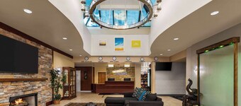 Days Hotel by Wyndham Allentown Airport / Lehigh Valley