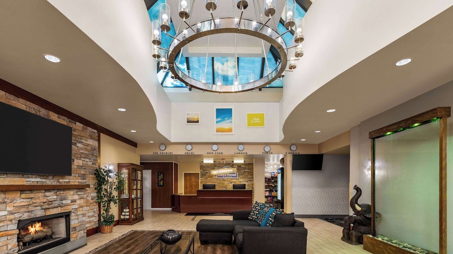 Days Hotel by Wyndham Allentown Airport / Lehigh Valley
