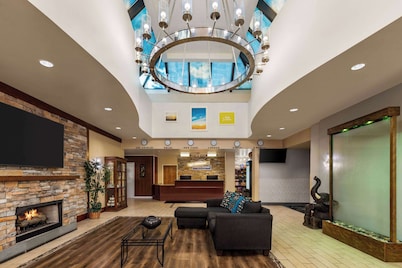 Days Hotel by Wyndham Allentown Airport / Lehigh Valley