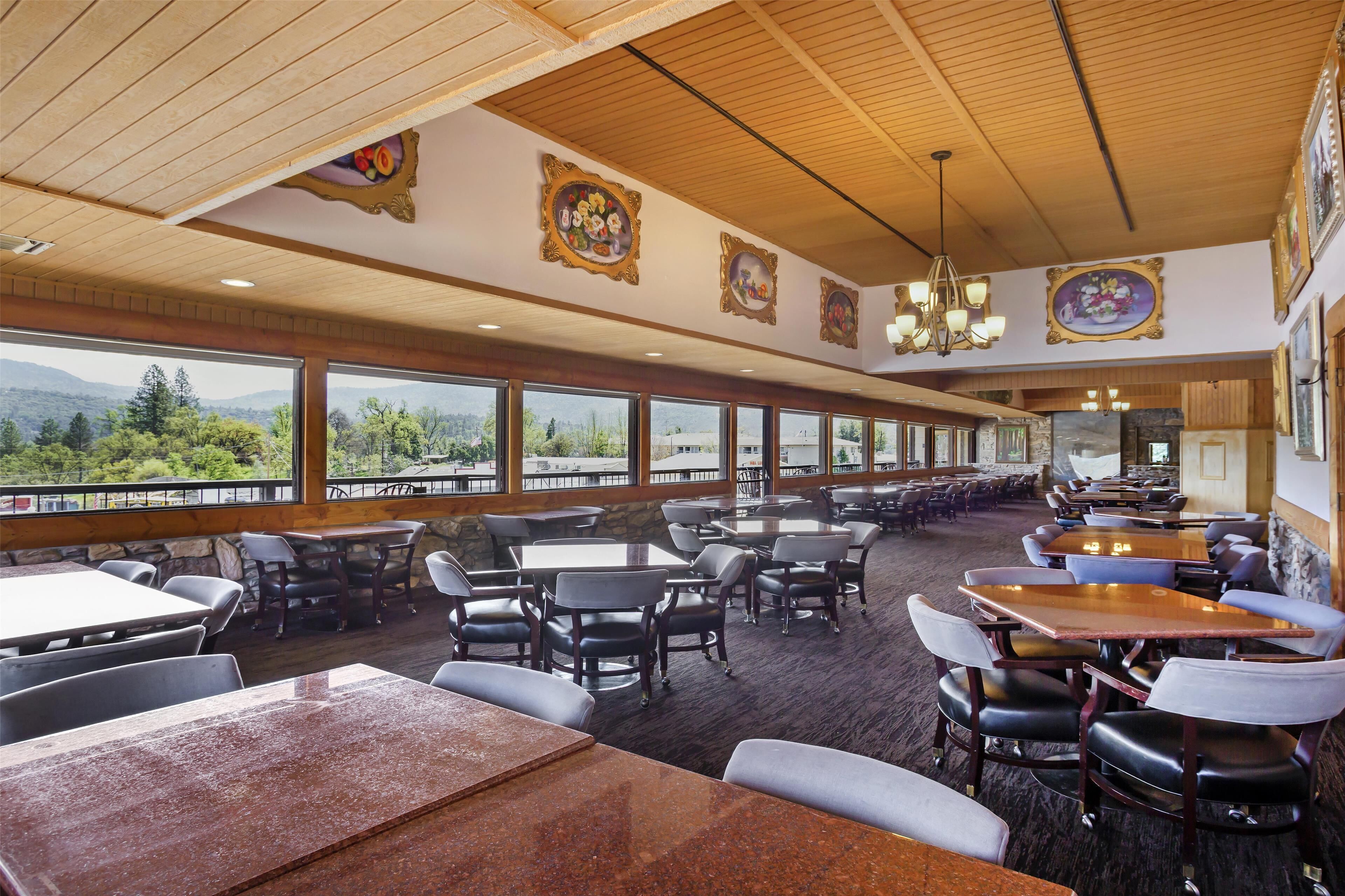 free daily full breakfast