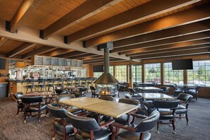 Petit déjeuner et dîner servis sur place, spécialités Cuisine américaine