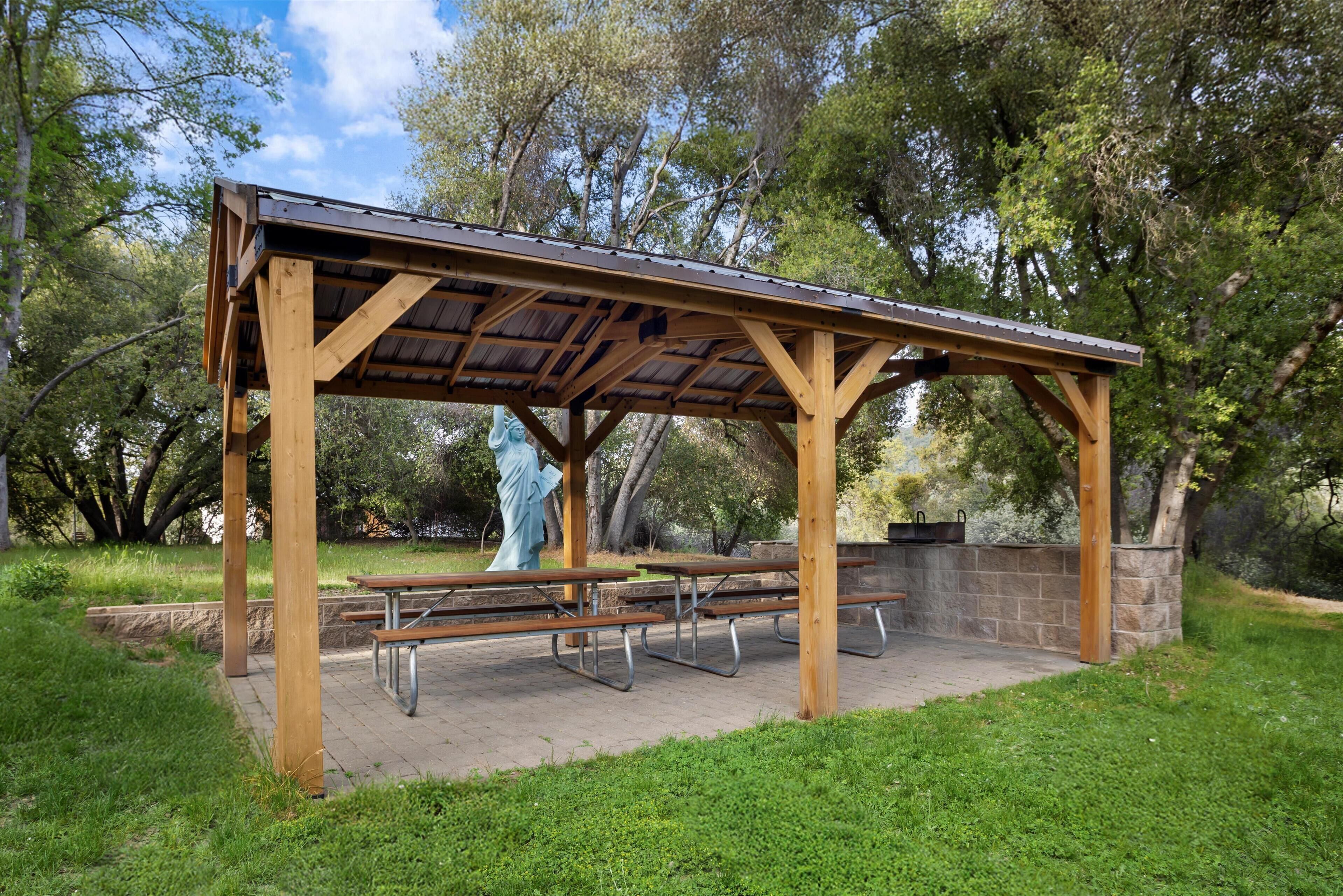 breakfast and dinner served, american cuisine