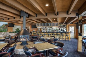 Serveert ontbijt en diner, Amerikaanse gerechten