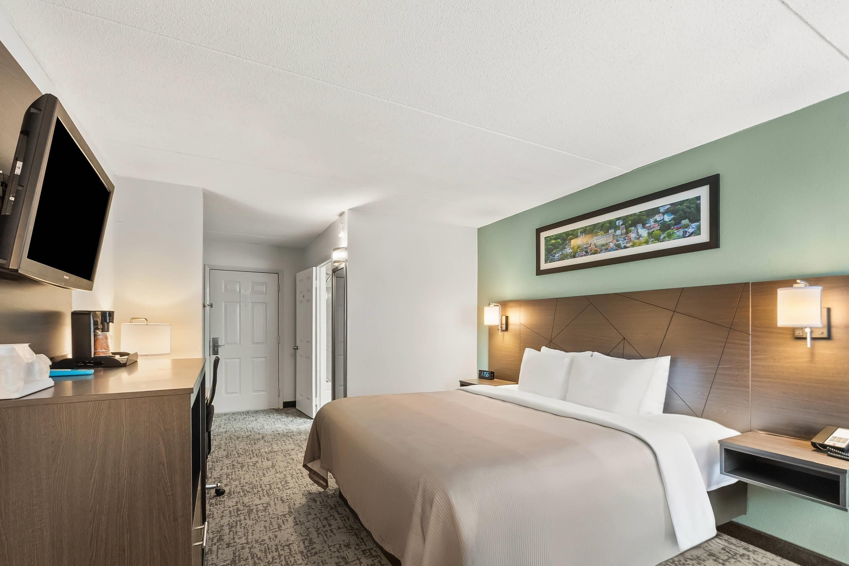 standard room, 1 king bed, non smoking | desk, blackout curtains, iron/ironing board, free cots/infant beds