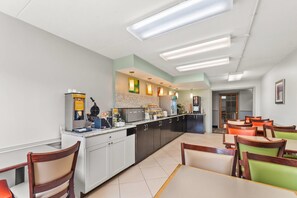 包含每日自助早餐