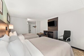 Habitación estándar, 2 camas de matrimonio, no fumadores | Escritorio, cortinas opacas, tabla de planchar con plancha