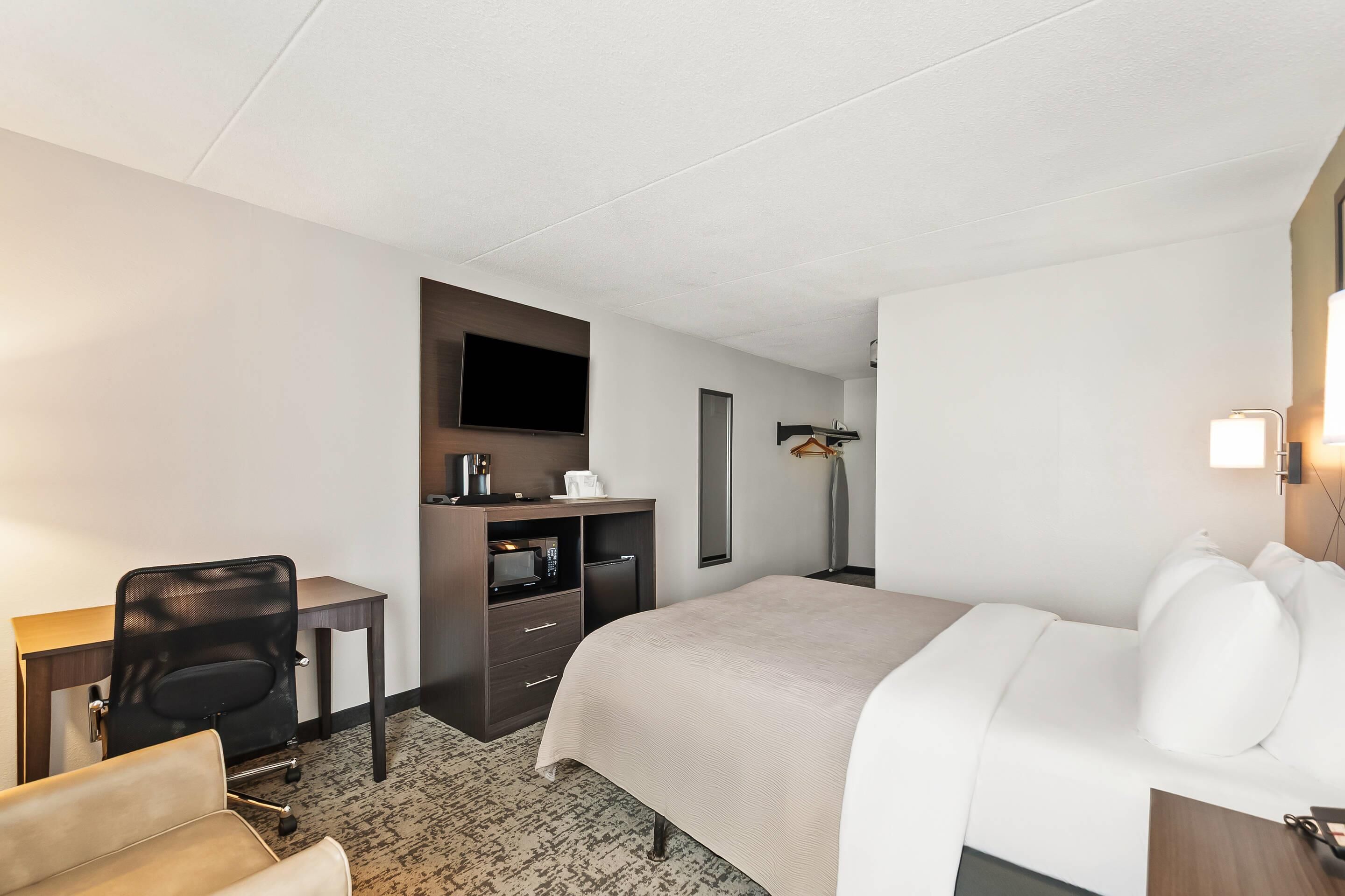 room, 1 queen bed, accessible, non smoking | desk, blackout curtains, iron/ironing board, free cots/infant beds