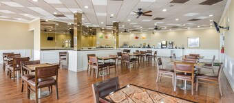 羅諾克機場凱藝飯店