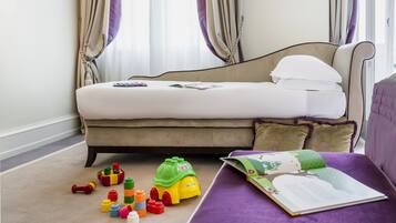 Premium bedding, in-room safe, individually decorated