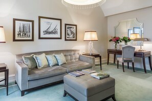 Junior Suite, Balcony, Sea View | Literie de qualité supérieure, coffres-forts dans les chambres