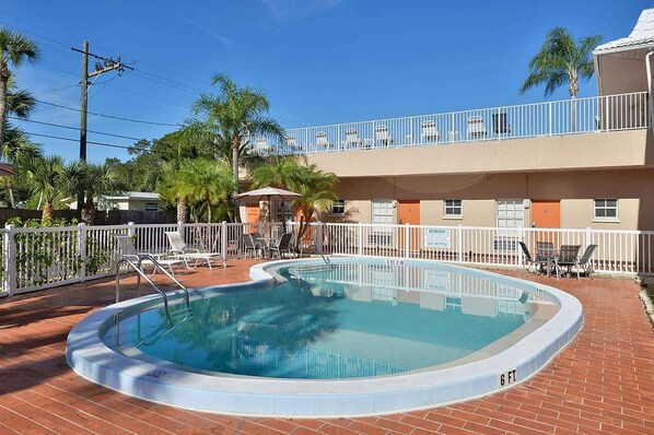 Outdoor pool, pool loungers