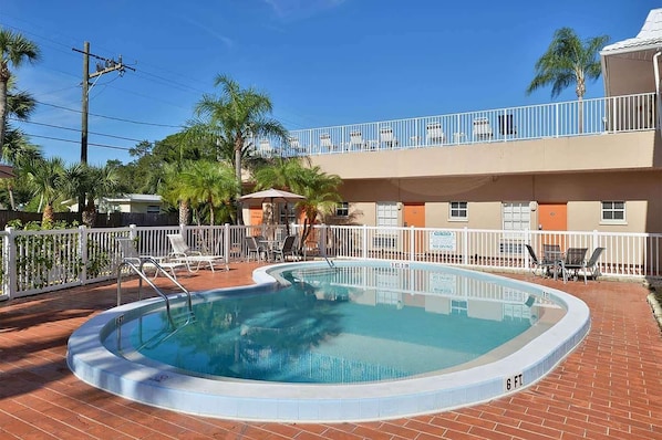 Outdoor pool, sun loungers