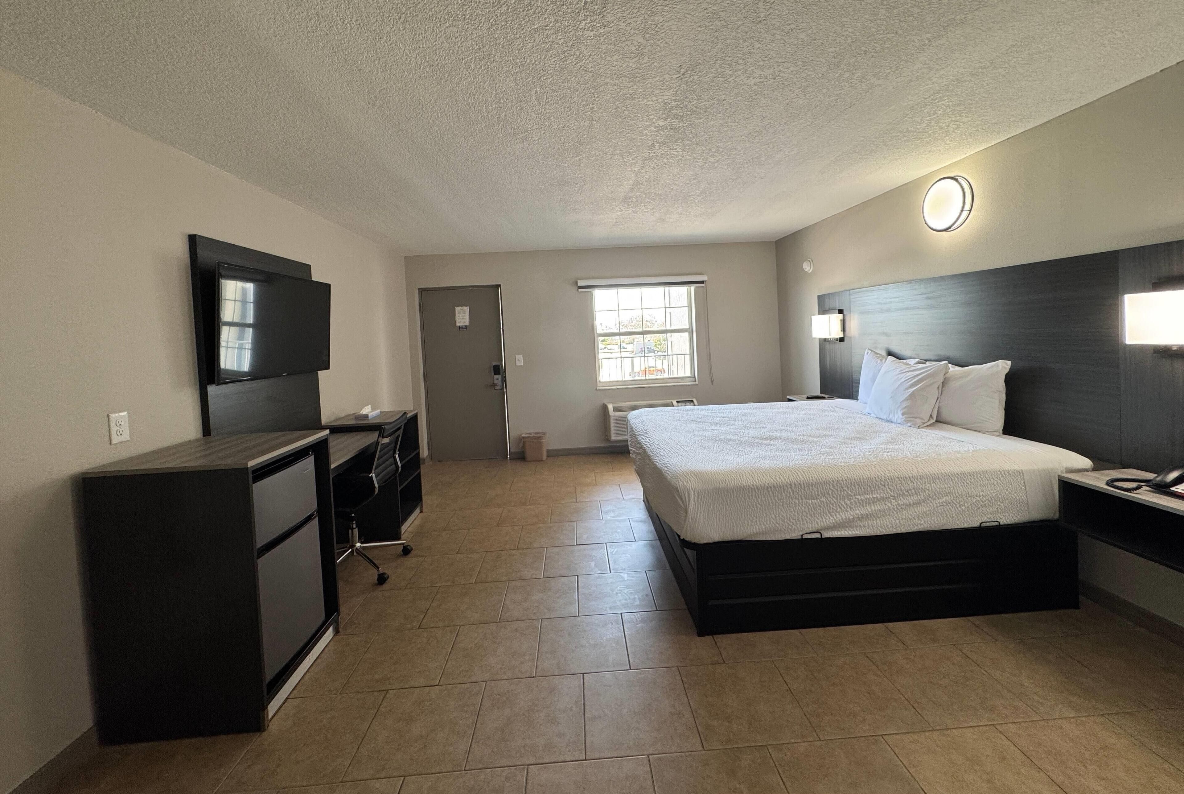 Room, 1 King Bed, Accessible, Non Smoking (Mobility,roll-in shower) | Desk, blackout drapes, iron/ironing board, rollaway beds