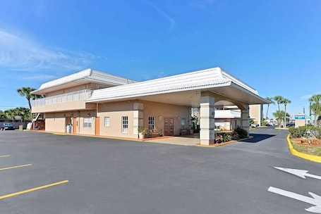 Exterior. Travelodge by Wyndham Venice