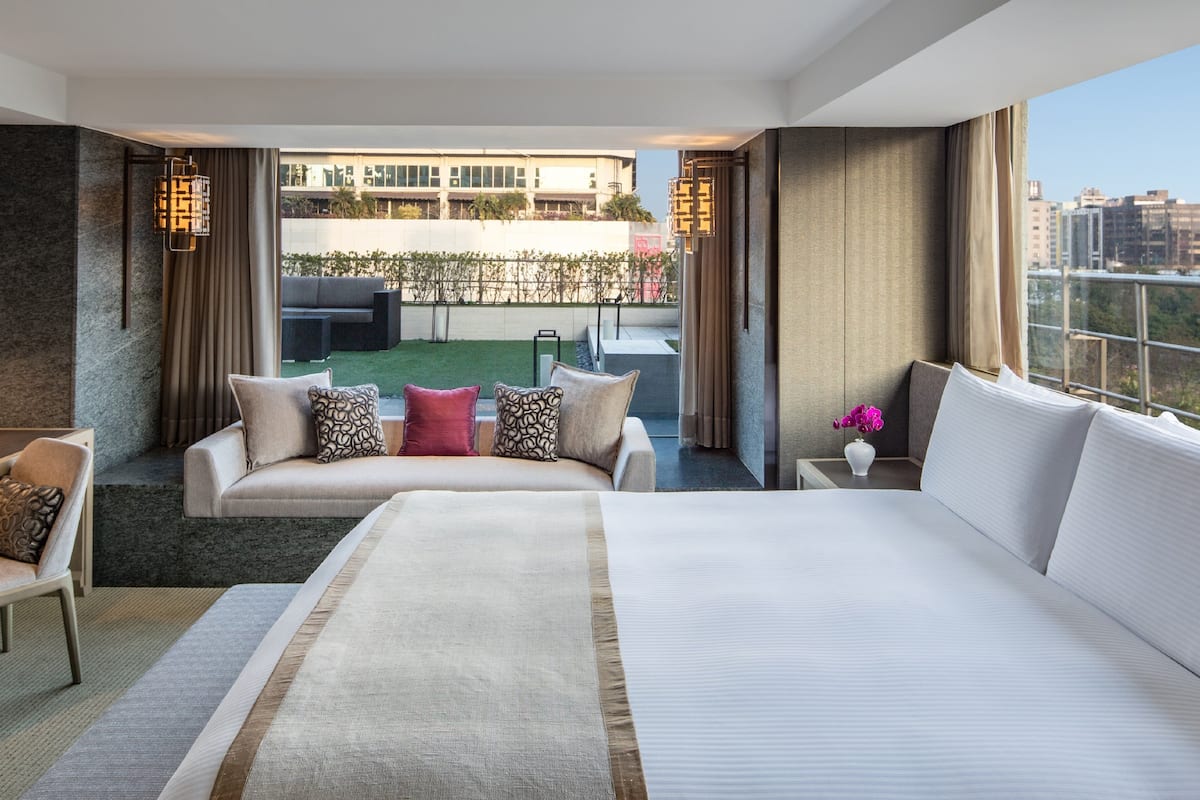 1 bedroom, down duvets, in-room safe, desk