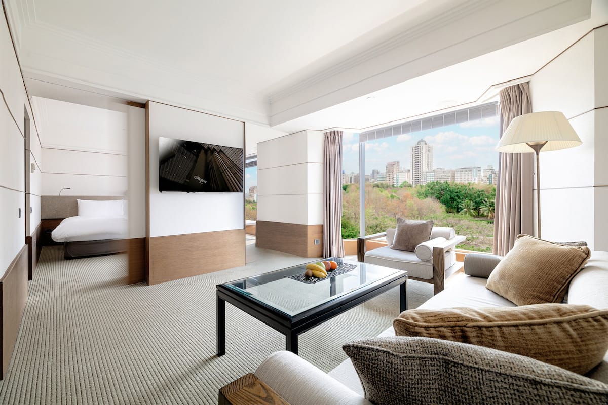 Suite Junior, 1 trĂšs grand lit | 1 chambre, couette en duvet, coffre-fort, bureau