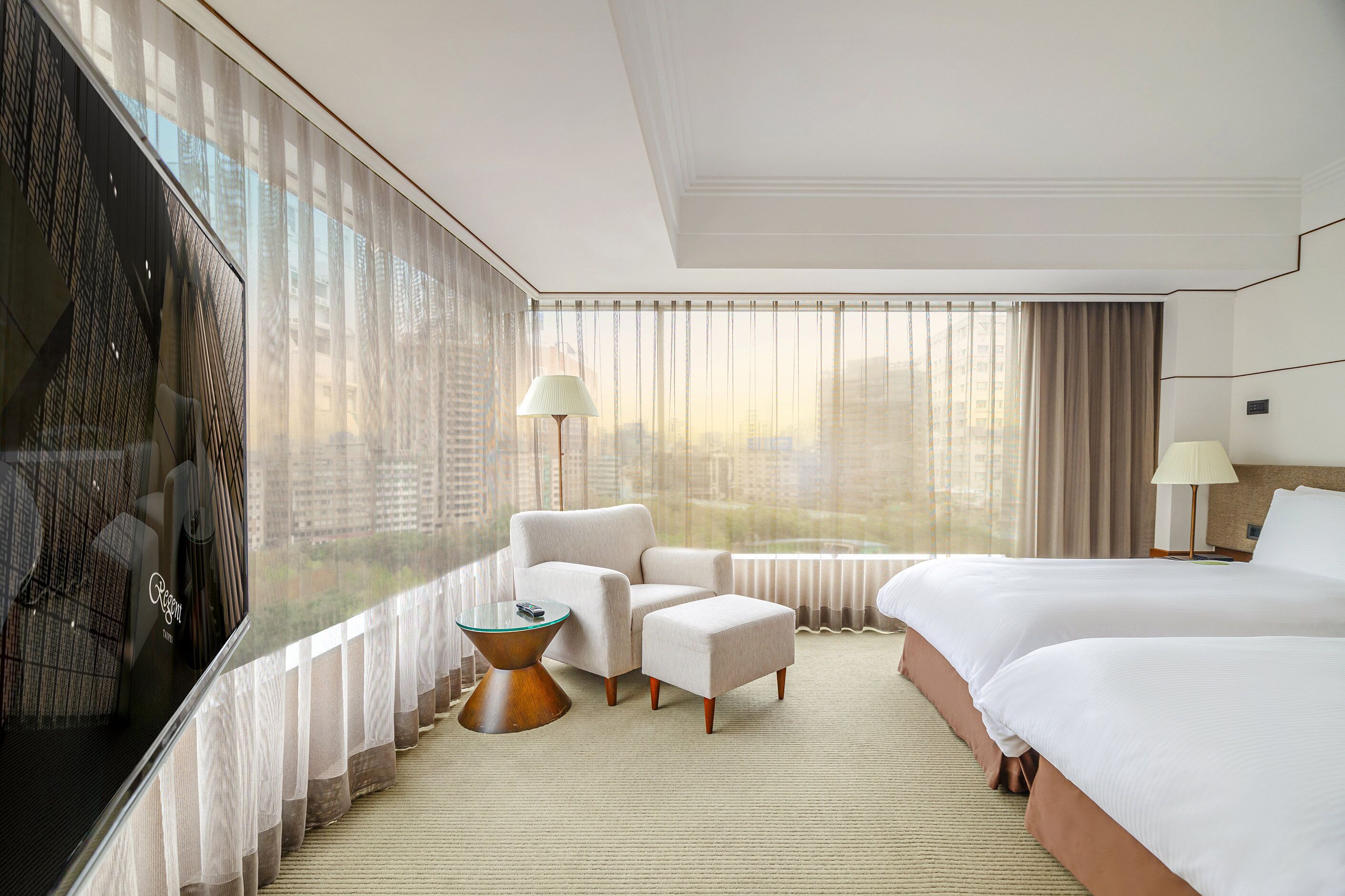 corner suite, one king bed | 1 bedroom, down duvets, in-room safe, desk