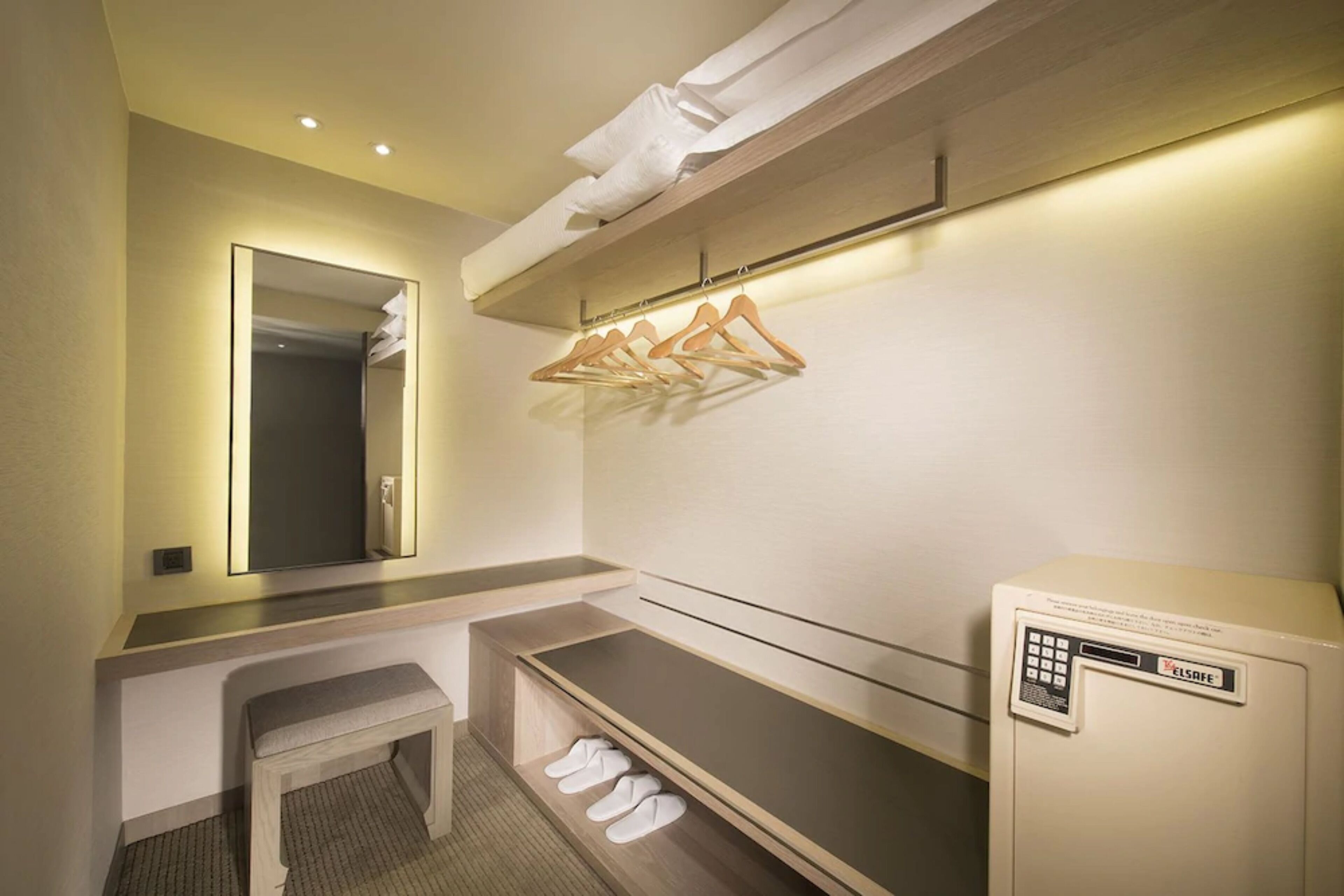 premier twin room, balcony | 1 bedroom, down duvets, in-room safe, desk