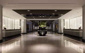 Classic Room, 1 King Bed | Lobby